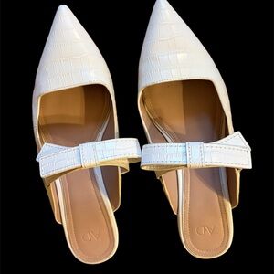 A*D & Daughters - Vero Cuoio White Croc-Embossed Slip-on Mule Flats size 10 EUC!
